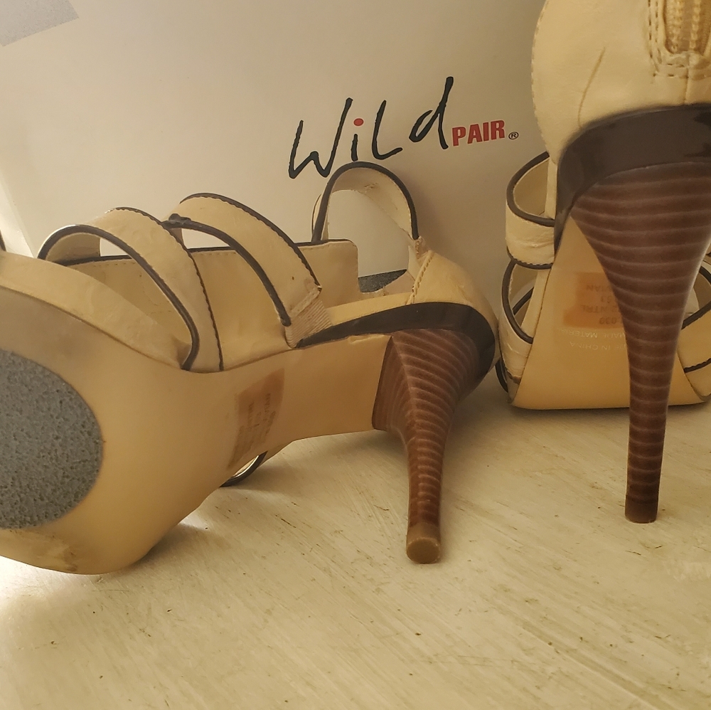 Shoes - Picture 4 of 4